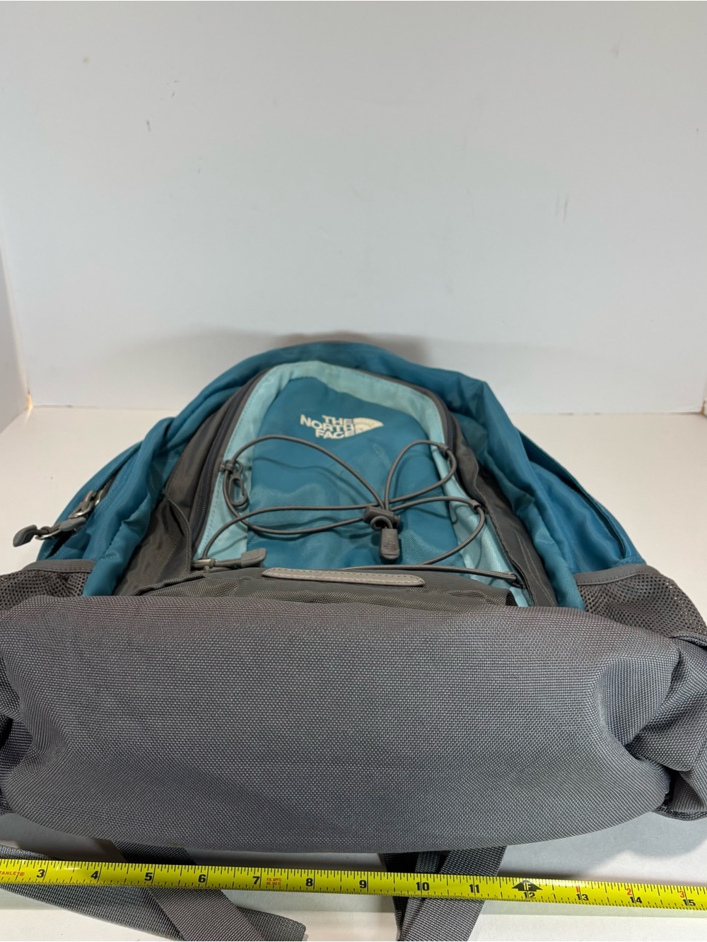 The North Face Blue Gray Jester Backpack Bungee Cord Hiking Outdoor Daypack Read - Picture 14 of 14